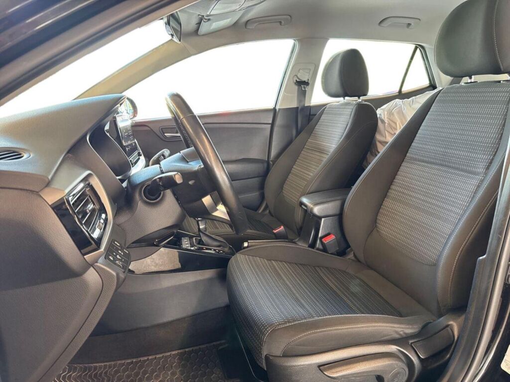 Kia Stonic 2021 Musta