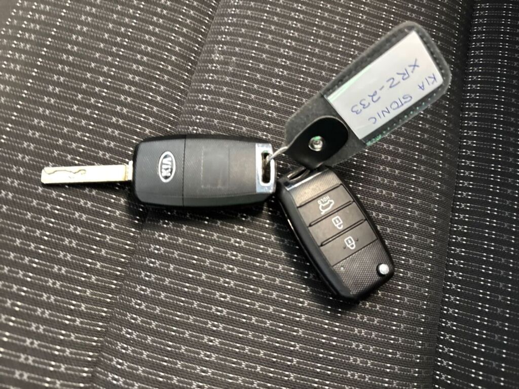 Kia Stonic 2021 Musta