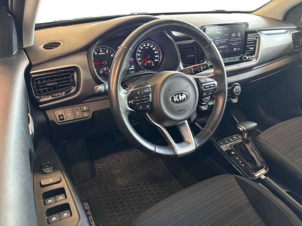 Kia Stonic 2021 Musta
