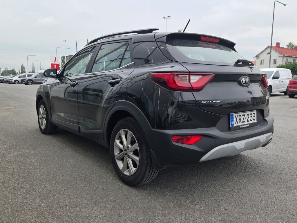 Kia Stonic 2021 Musta