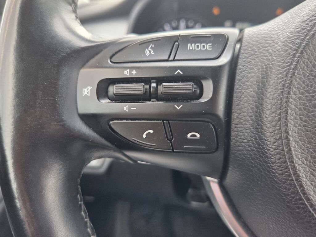 Kia Stonic 2021 Musta