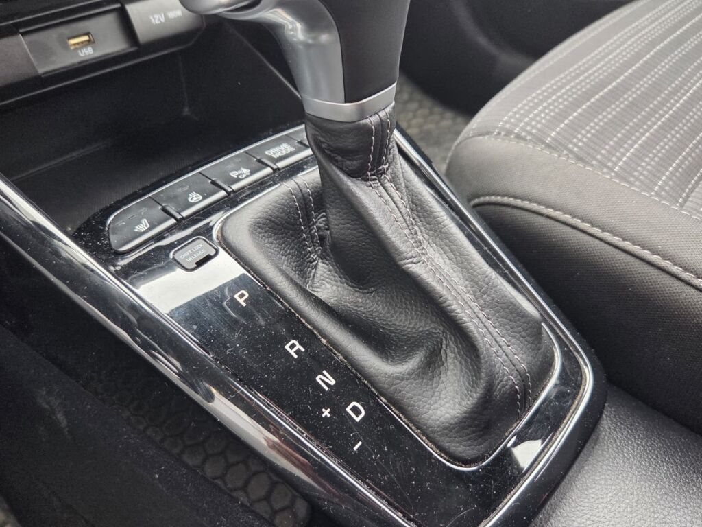 Kia Stonic 2021 Musta