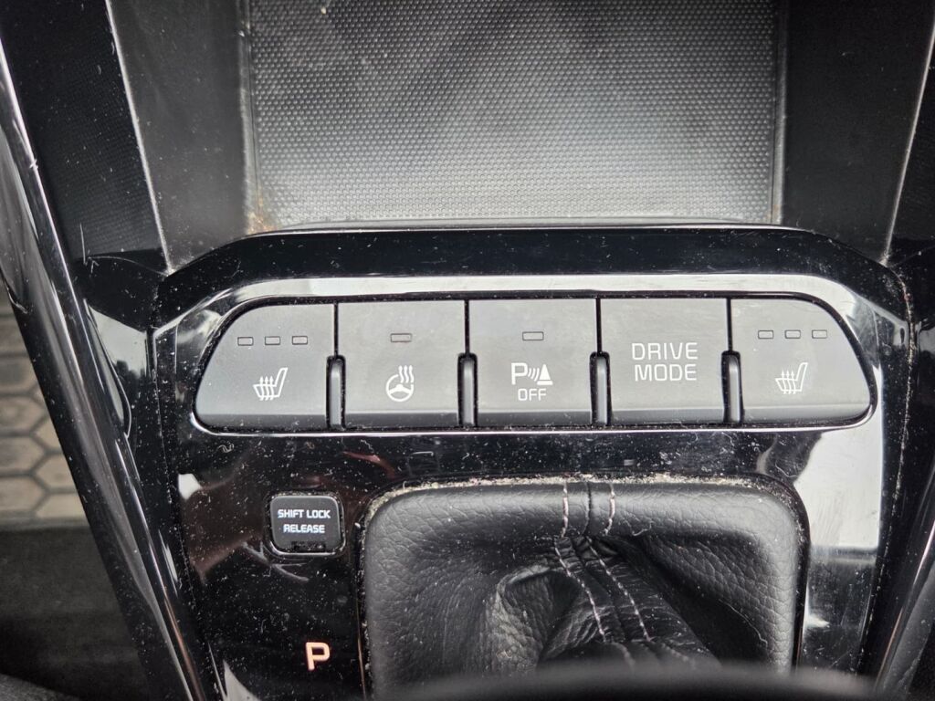 Kia Stonic 2021 Musta