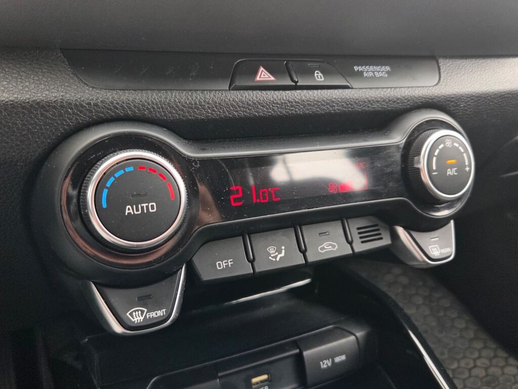 Kia Stonic 2021 Musta
