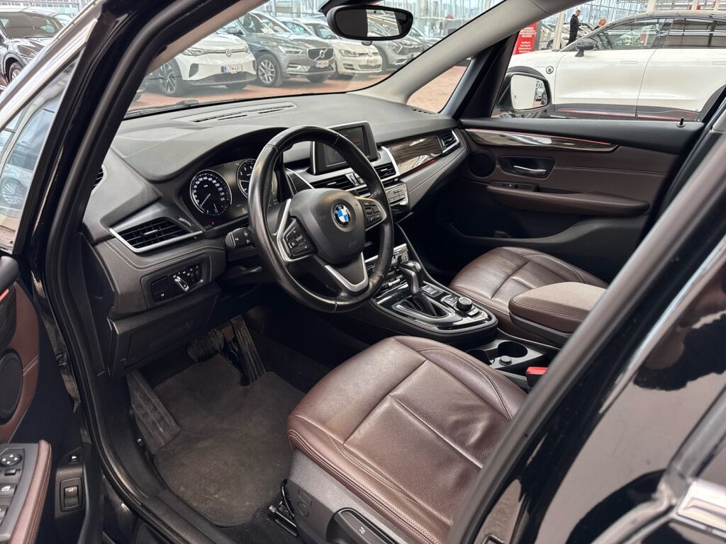 BMW 225 2021 Musta