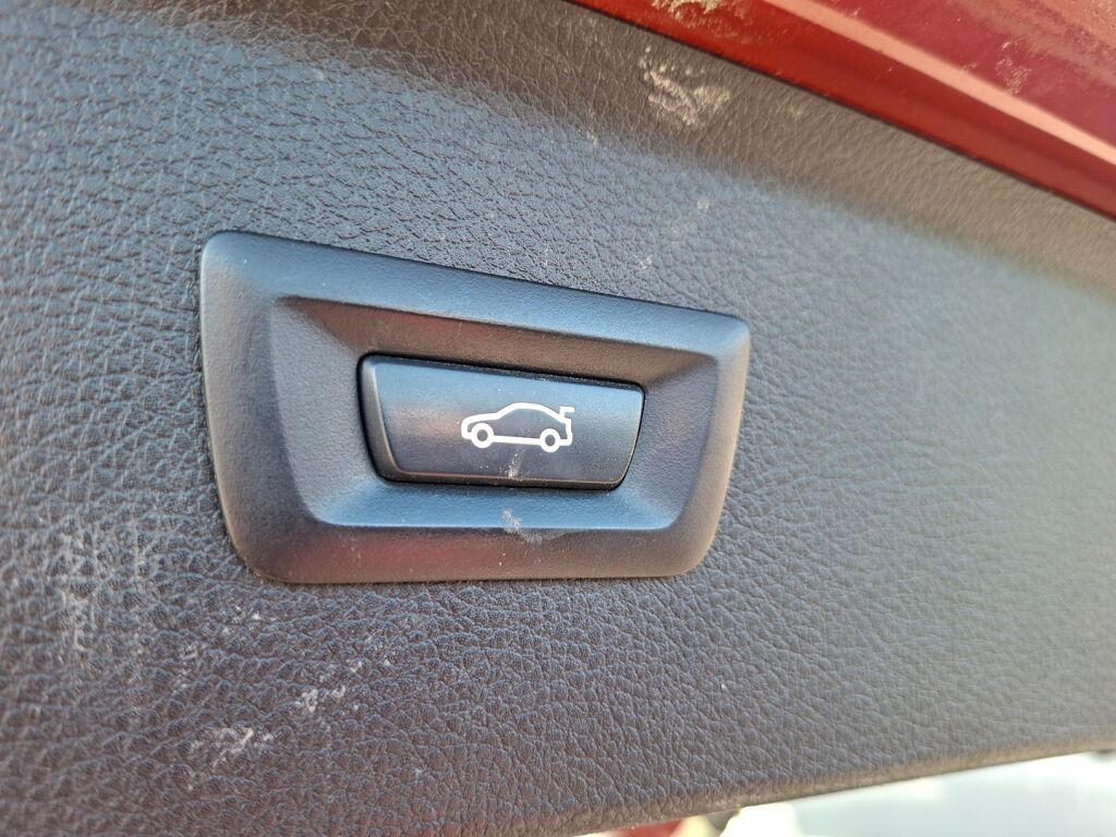 BMW 225 2016 Punainen