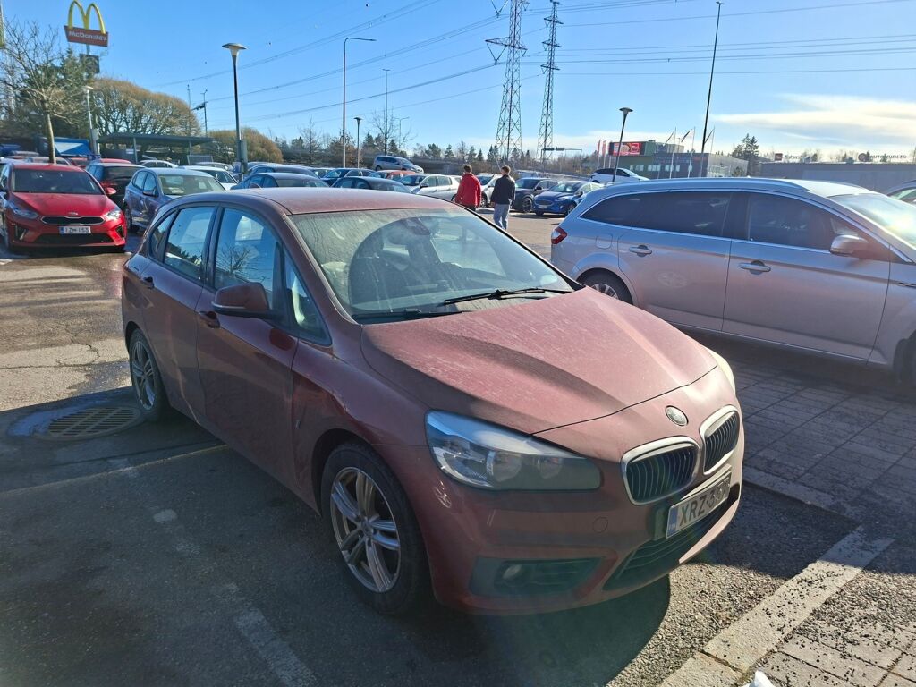 BMW 225 2016 Punainen