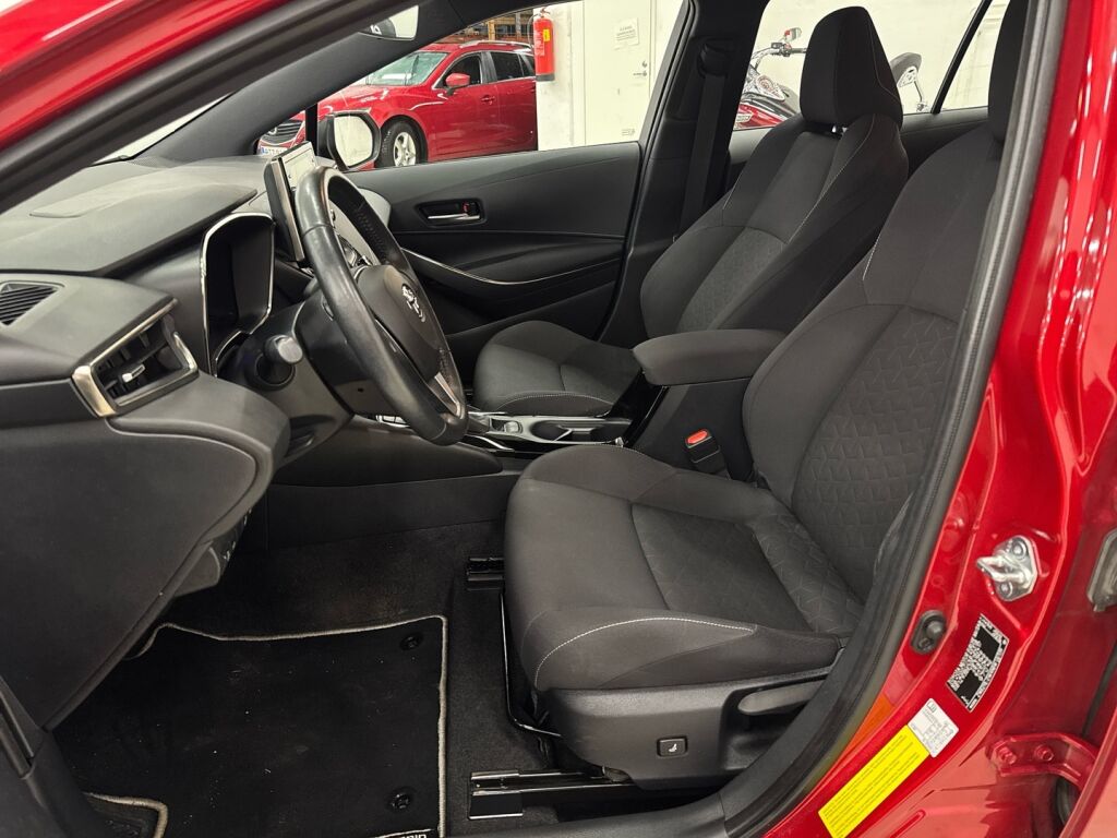 Toyota Corolla 2021 Punainen