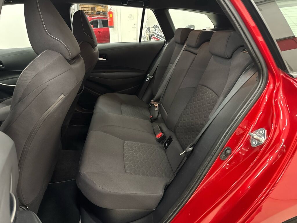 Toyota Corolla 2021 Punainen