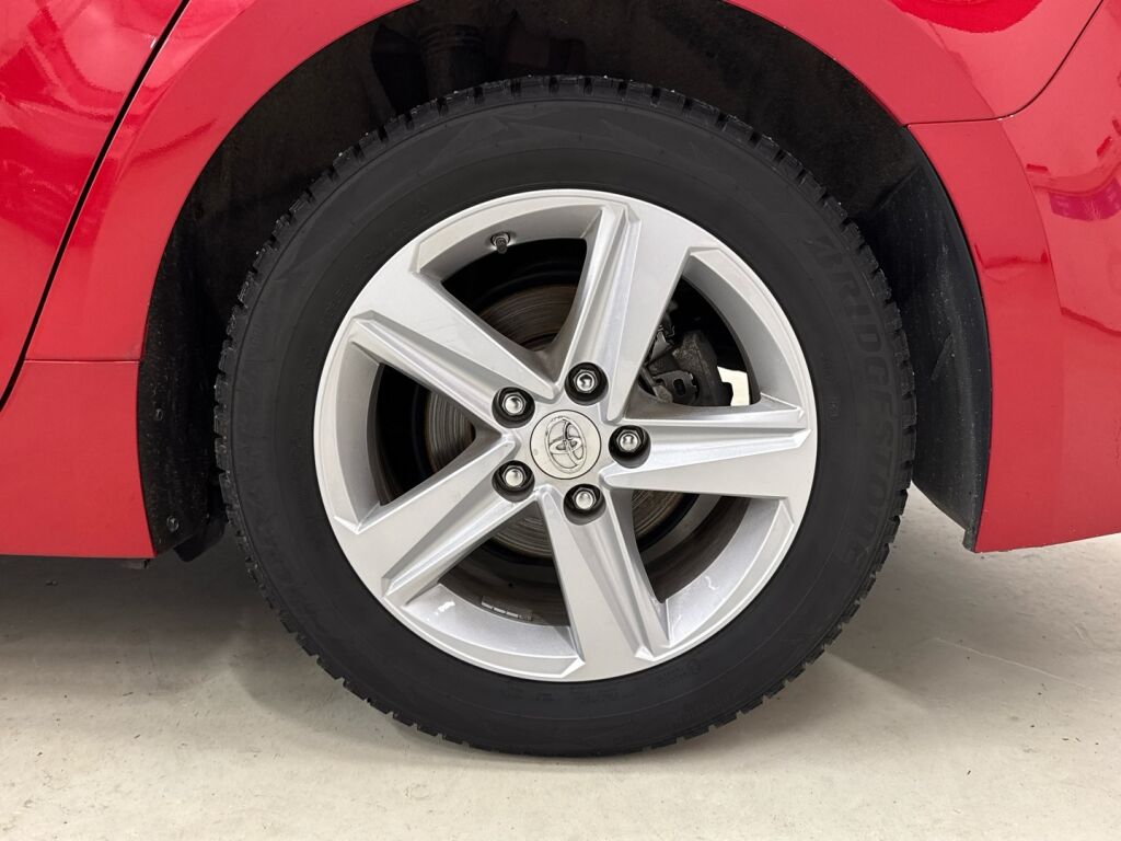 Toyota Corolla 2021 Punainen