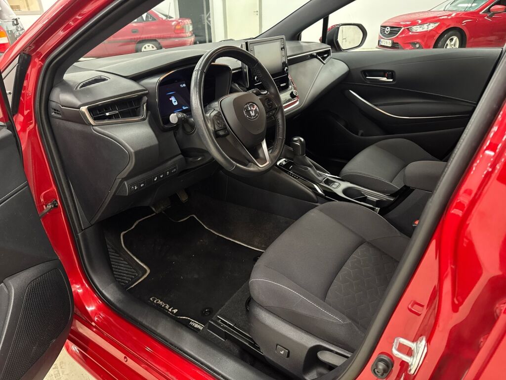 Toyota Corolla 2021 Punainen