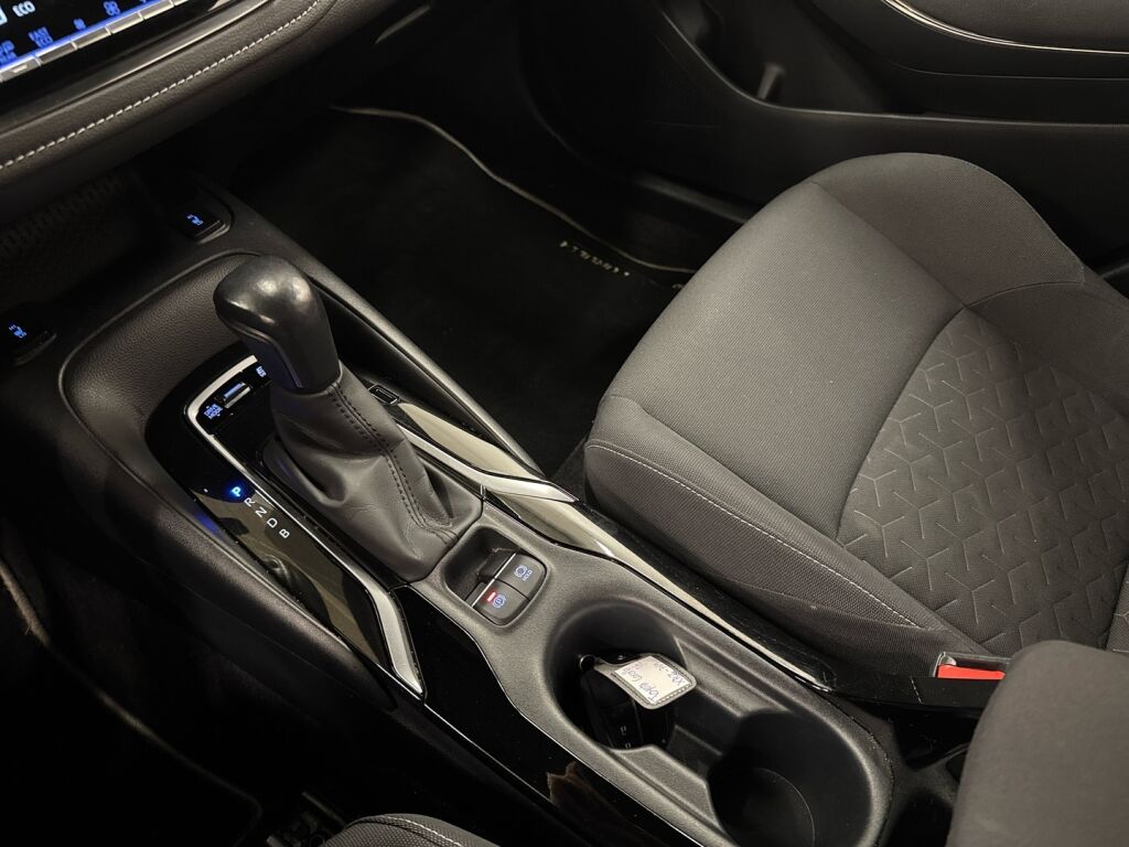 Toyota Corolla 2021 Punainen