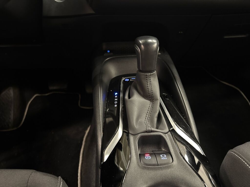 Toyota Corolla 2021 Punainen