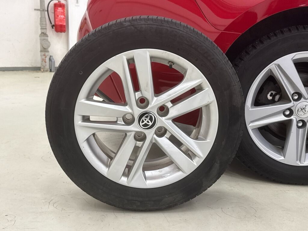 Toyota Corolla 2021 Punainen