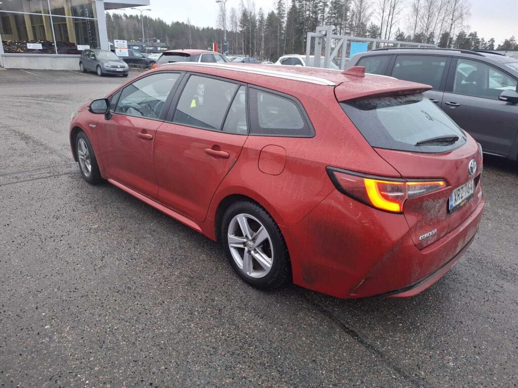 Toyota Corolla 2021 Punainen