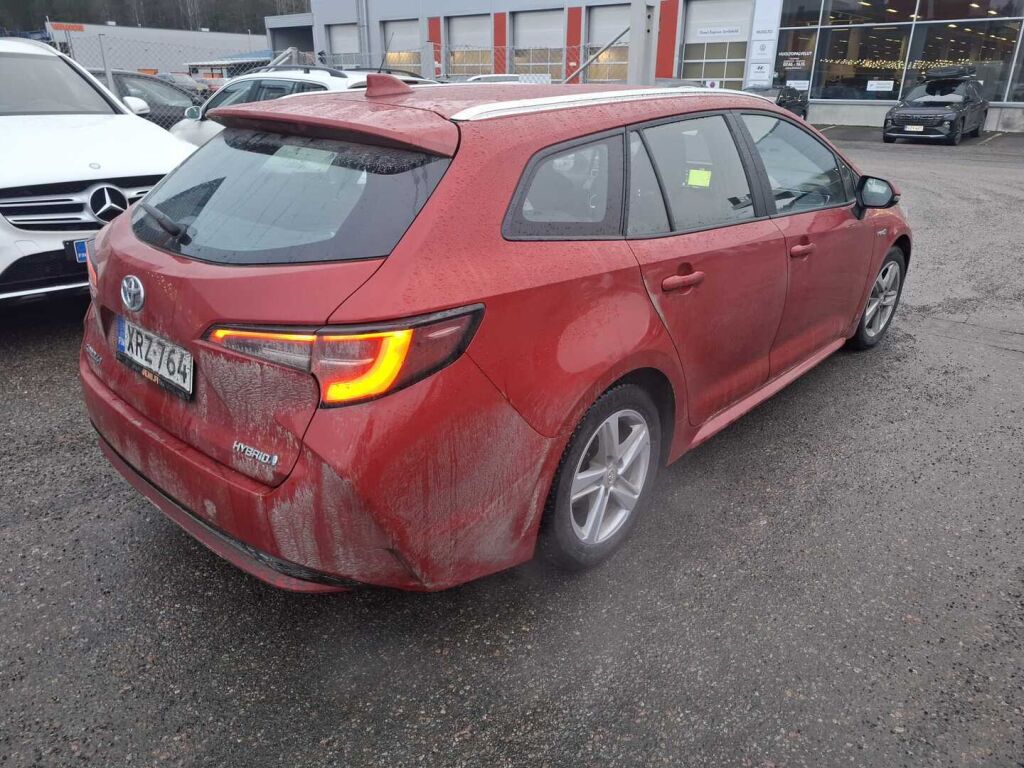 Toyota Corolla 2021 Punainen