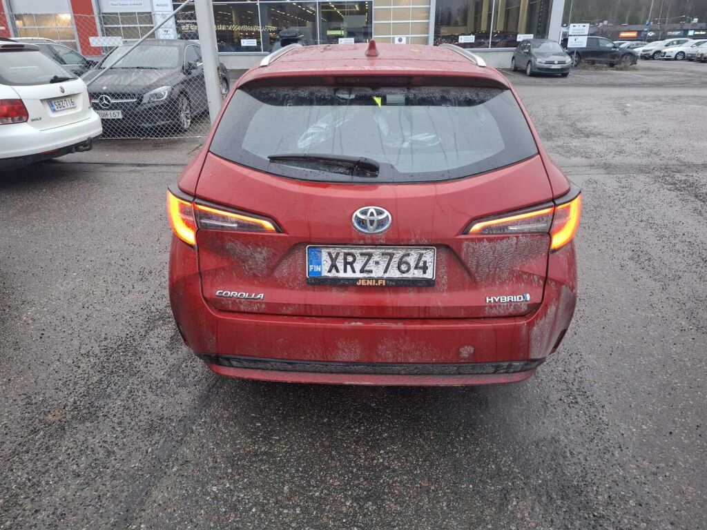 Toyota Corolla 2021 Punainen
