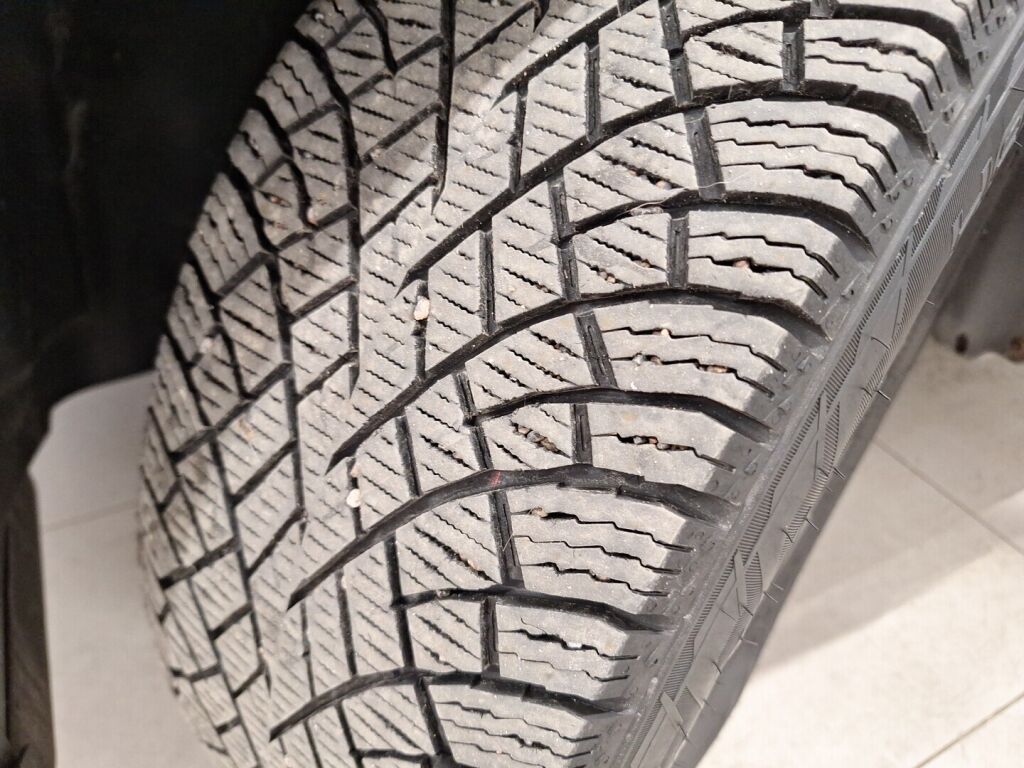 Peugeot e-2008 2024 Valkoinen