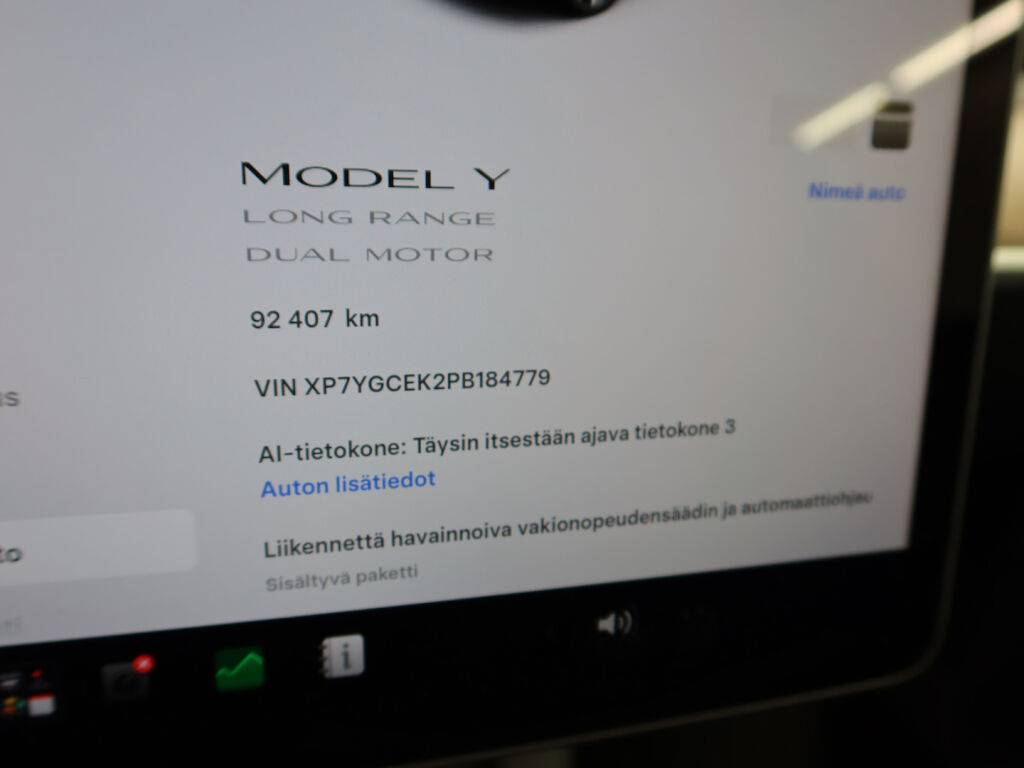 Tesla Model Y 2023 Musta