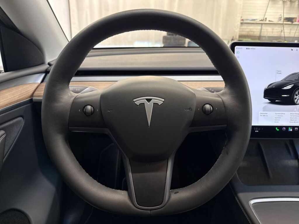 Tesla Model Y 2023 Musta