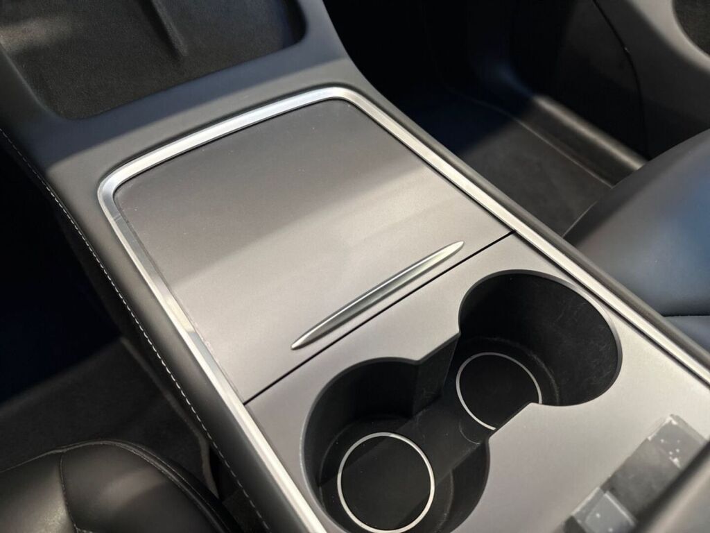 Tesla Model Y 2023 Musta