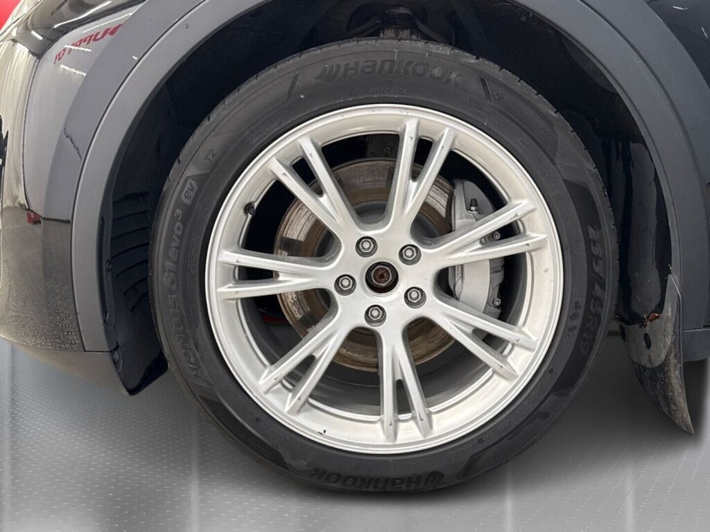 Tesla Model Y 2023 Musta