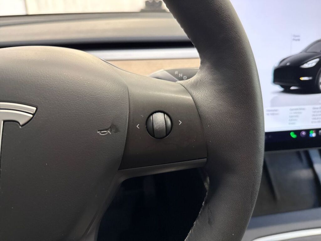 Tesla Model Y 2023 Musta