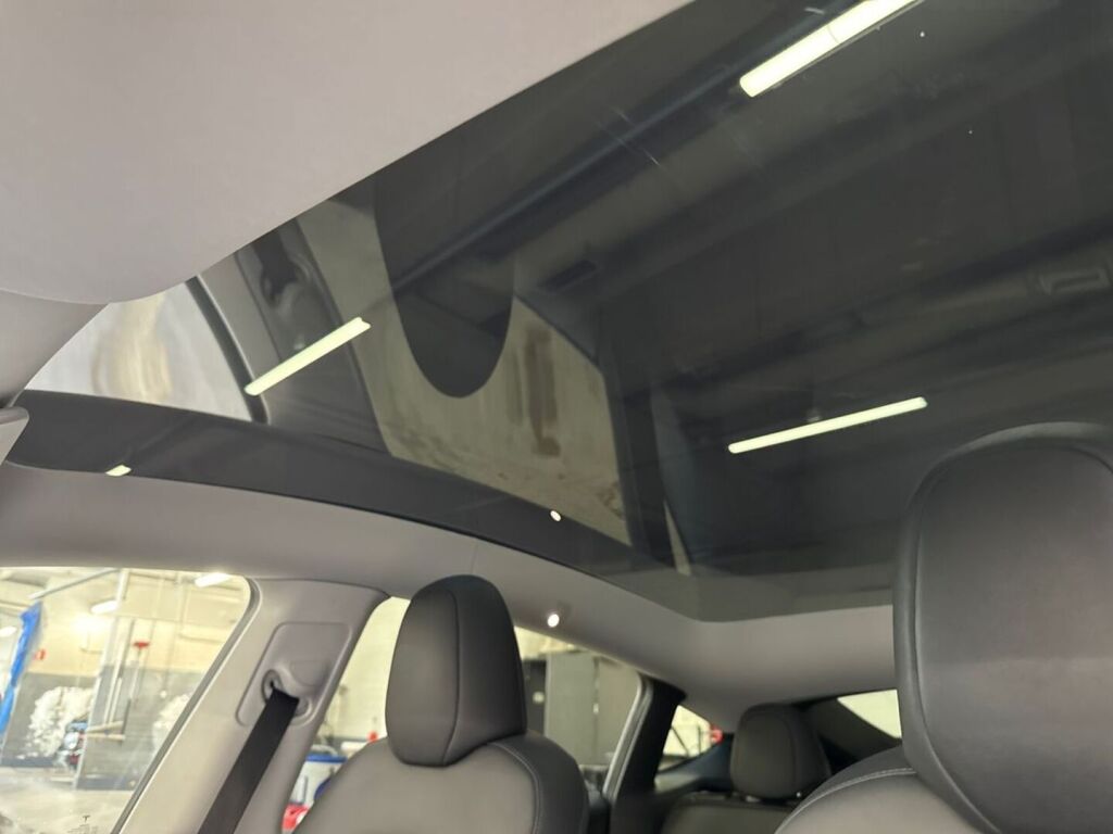 Tesla Model Y 2023 Musta