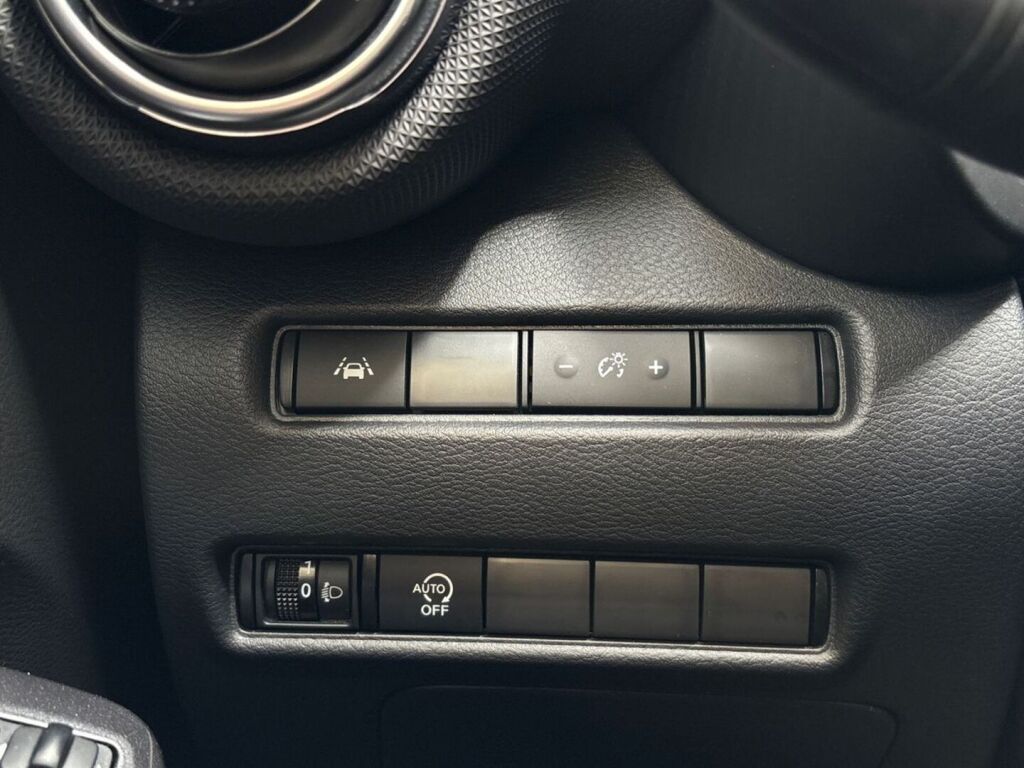 Nissan Juke 2023 Punainen