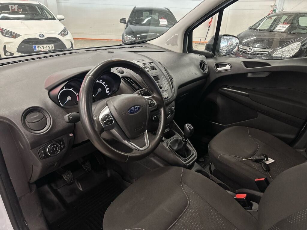 Ford Transit Courier 2023 Valkoinen