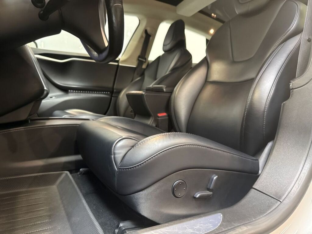 Tesla Model S 2018 Hopea
