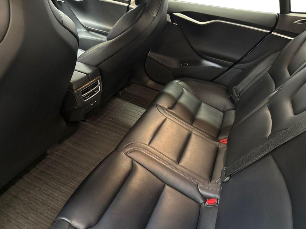 Tesla Model S 2018 Hopea