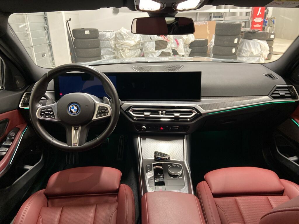BMW 330 2023 Harmaa