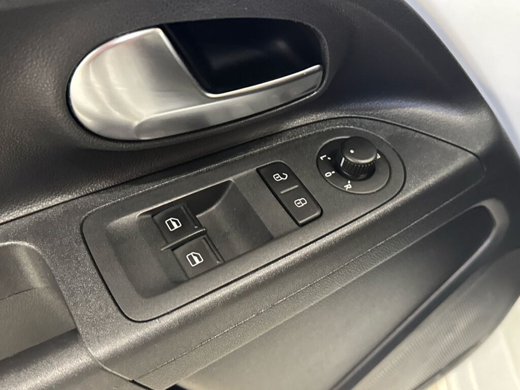 Volkswagen E-UP! 2017 9