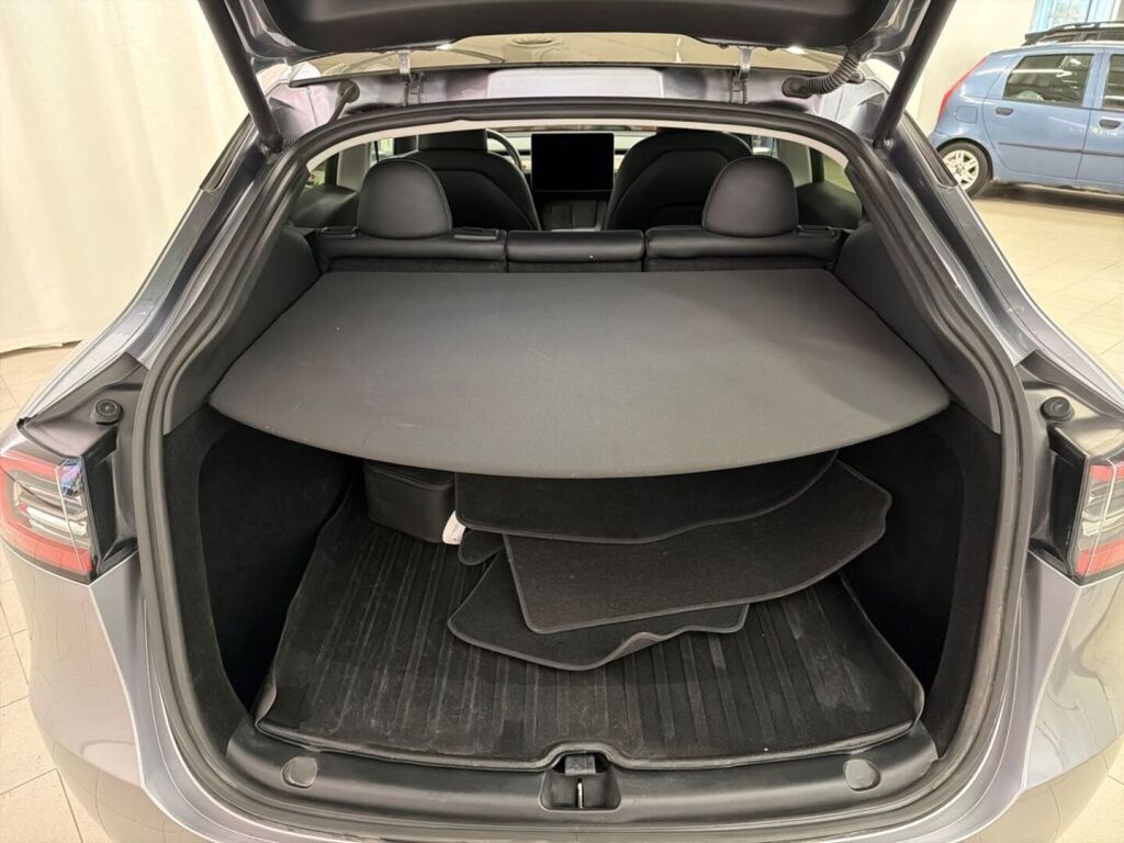 Tesla Model Y 2023 Harmaa