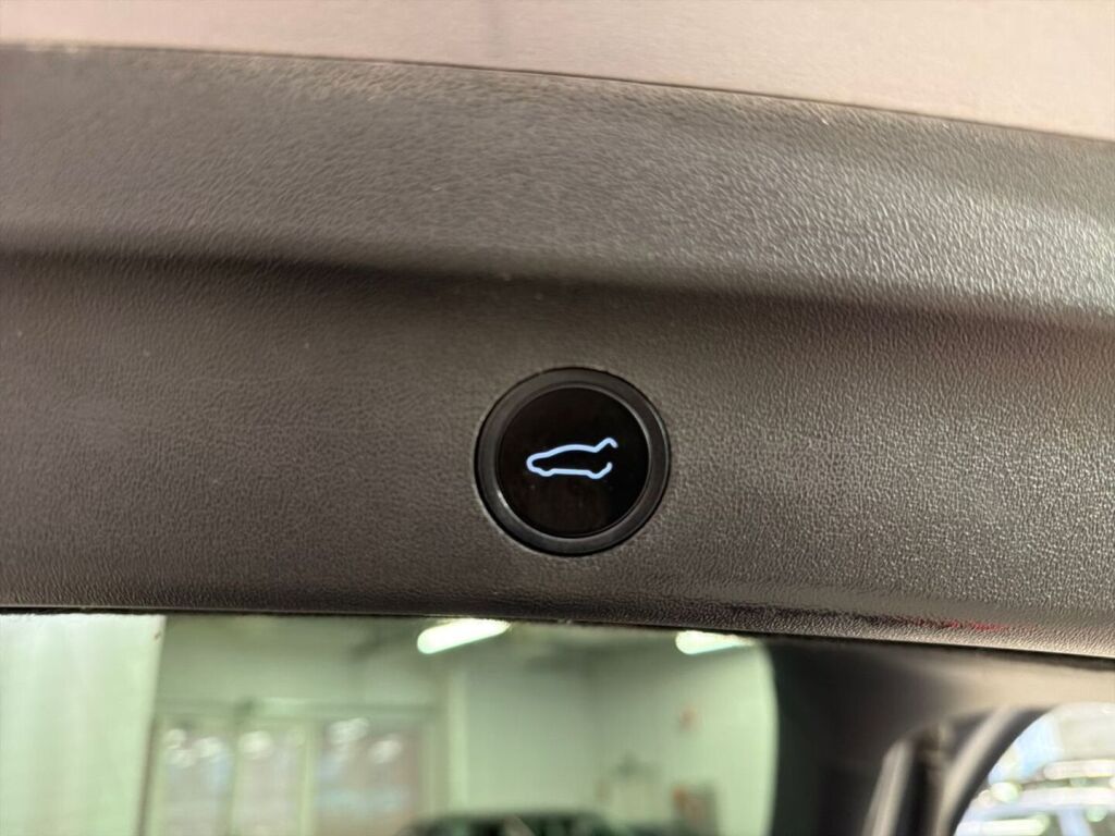 Tesla Model Y 2023 Harmaa