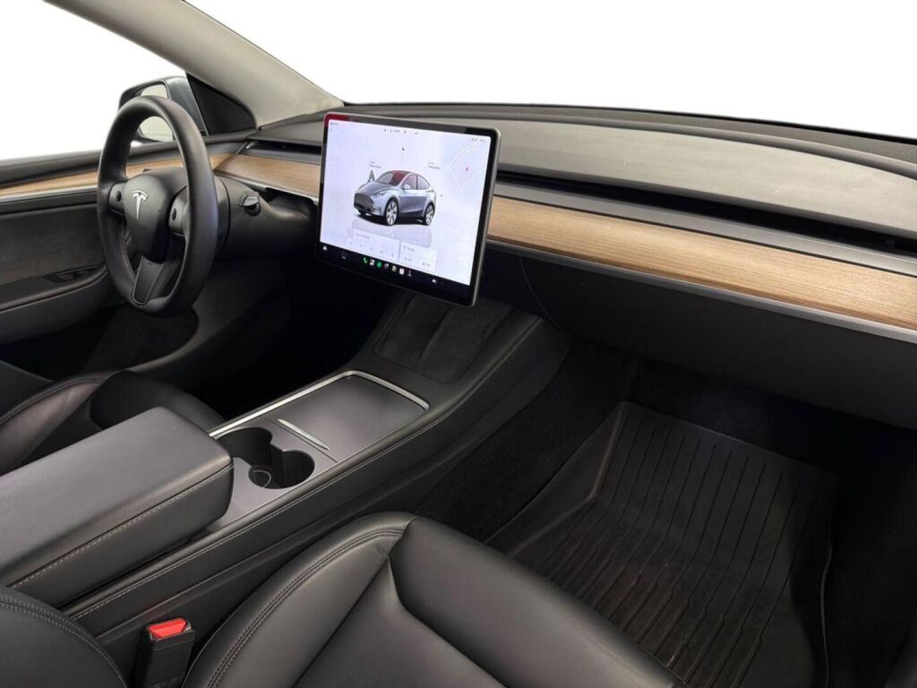 Tesla Model Y 2023 Harmaa