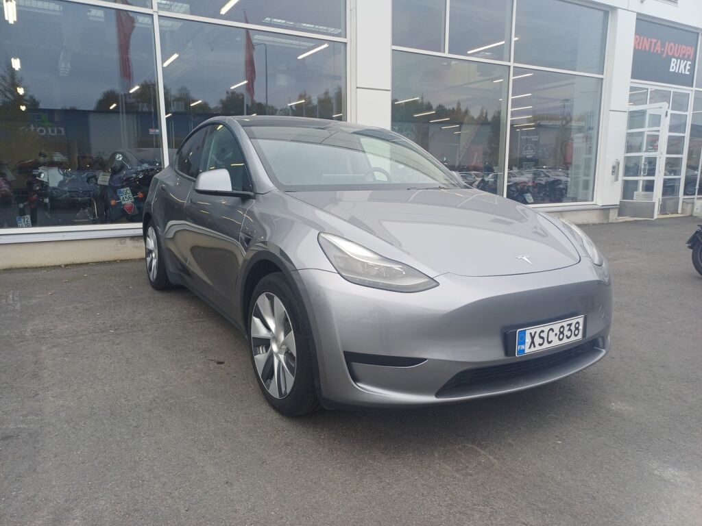 Tesla Model Y 2023 Harmaa