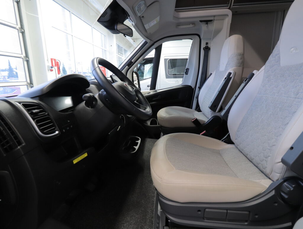 Adria MATRIX SUPREME 670 SL 2023 Harmaa