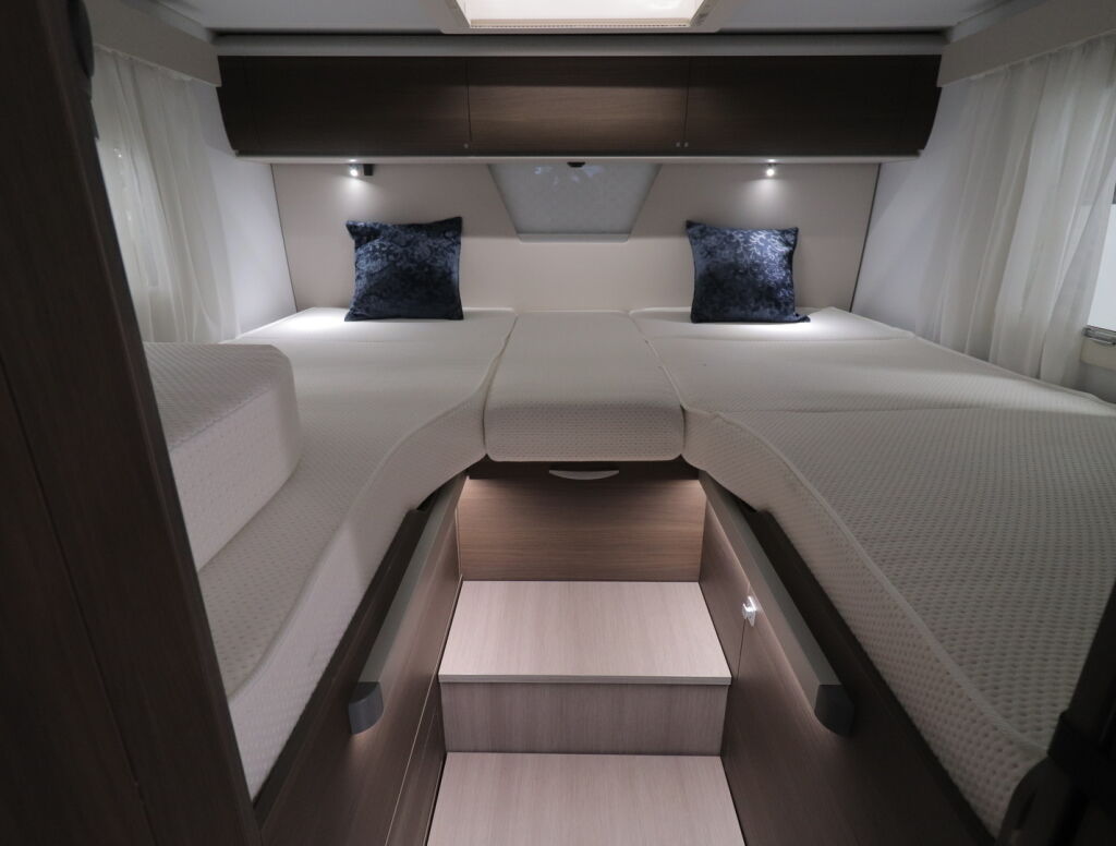 Adria MATRIX SUPREME 670 SL 2023 Harmaa