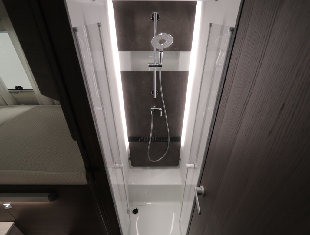 Adria MATRIX SUPREME 670 SL 2023 Harmaa