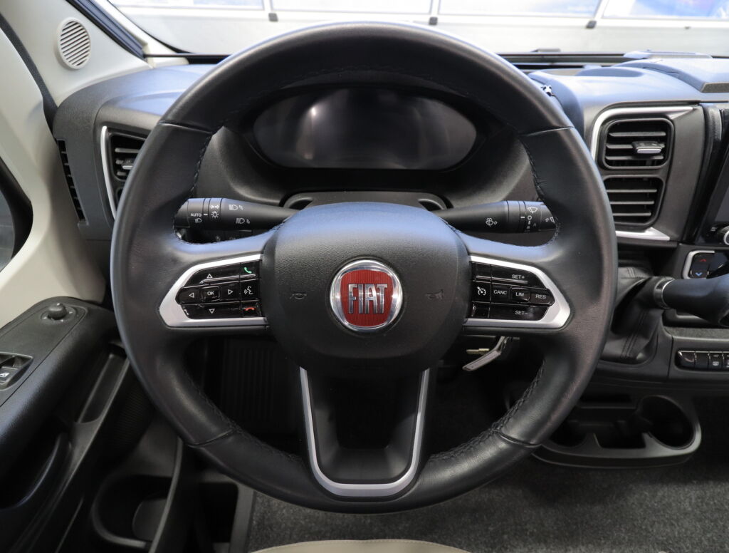 Adria MATRIX SUPREME 670 SL 2023 Harmaa