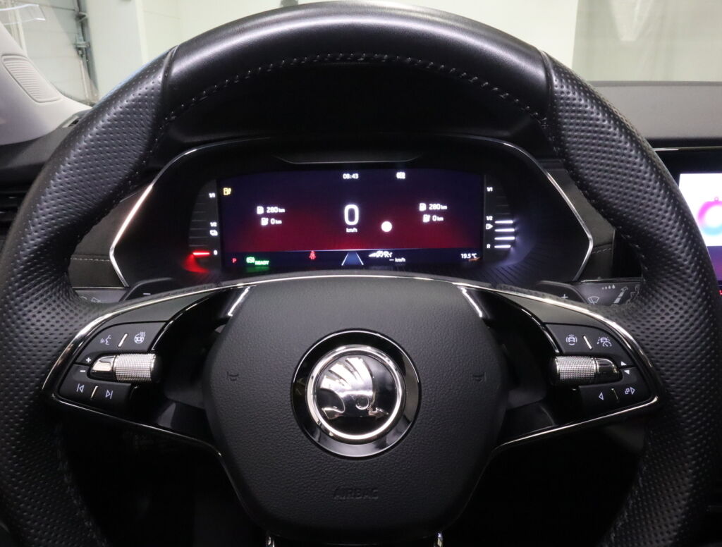 Skoda Octavia 2021 Musta