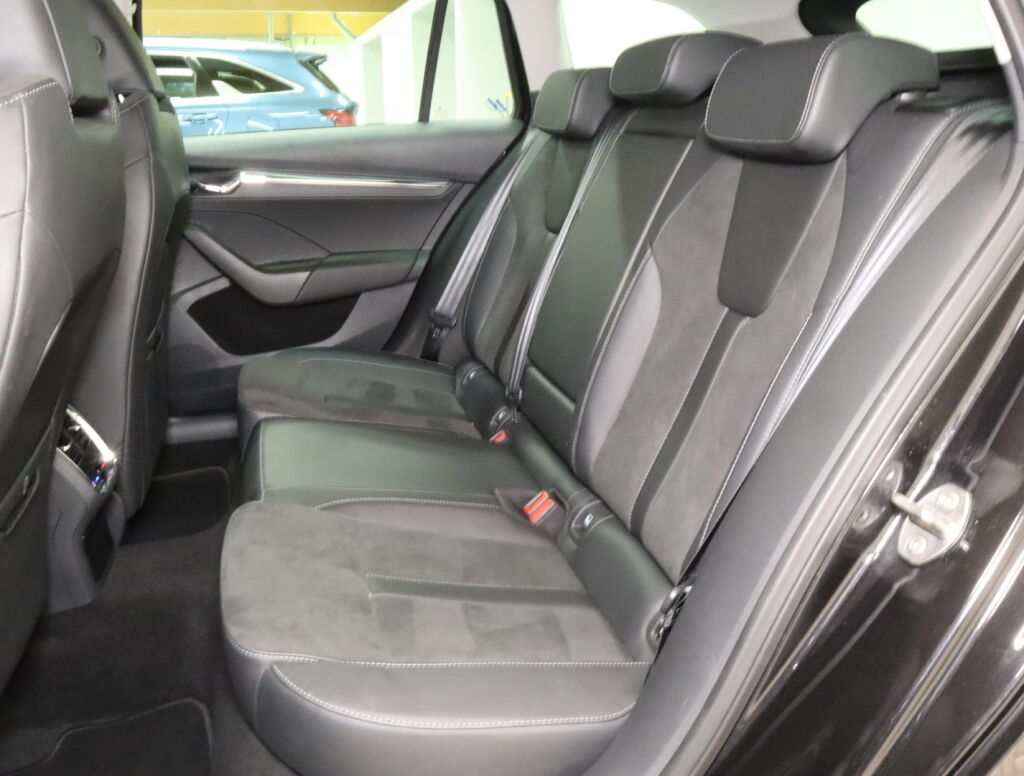 Skoda Octavia 2021 Musta