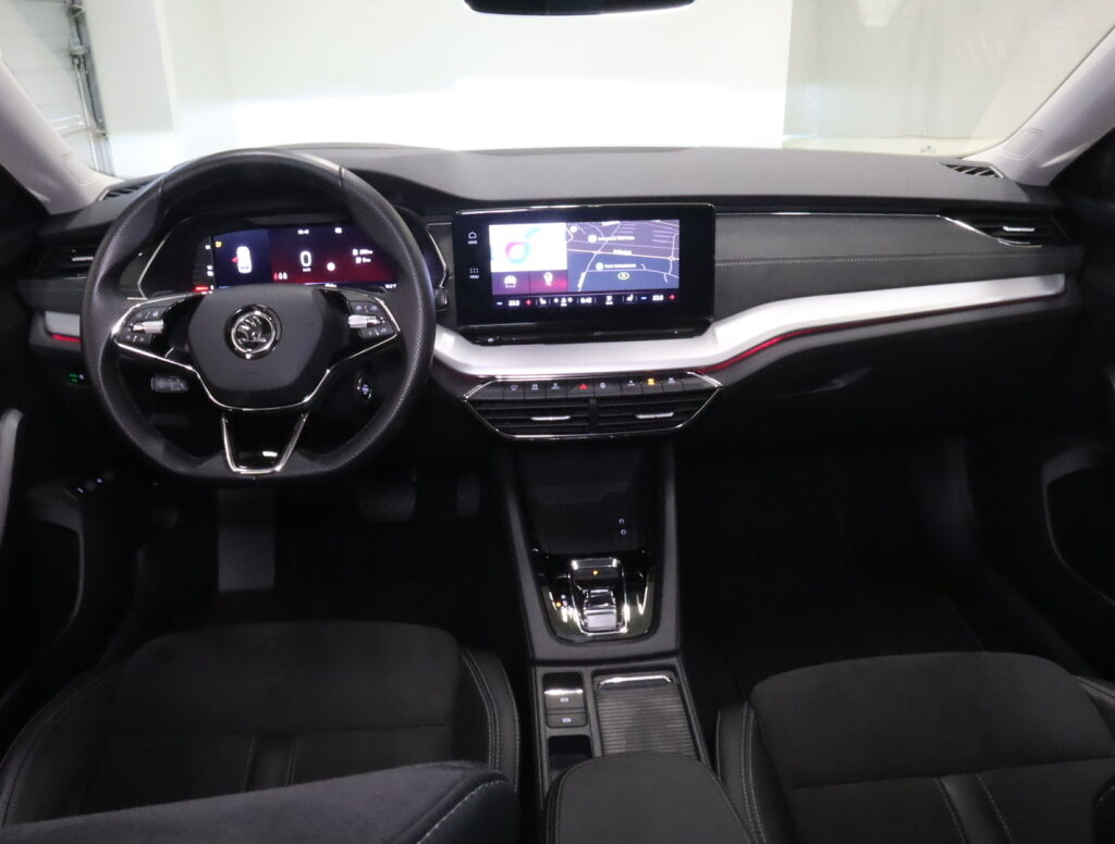 Skoda Octavia 2021 Musta