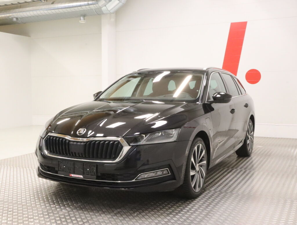 Skoda Octavia 2021 Musta