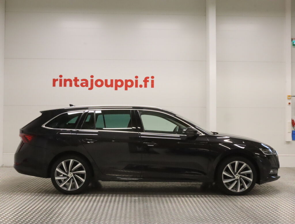 Skoda Octavia 2021 Musta