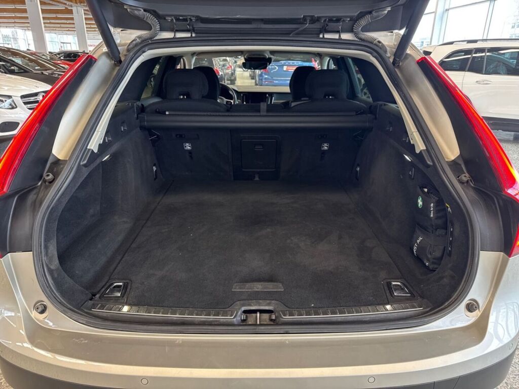 Volvo V90 Cross Country 2019 Harmaa