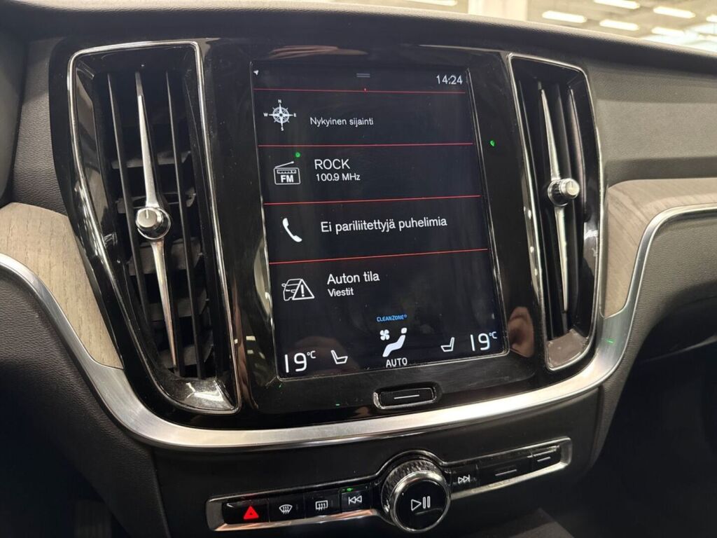Volvo V60 2020 Musta