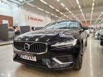 Volvo V60 2020 Musta